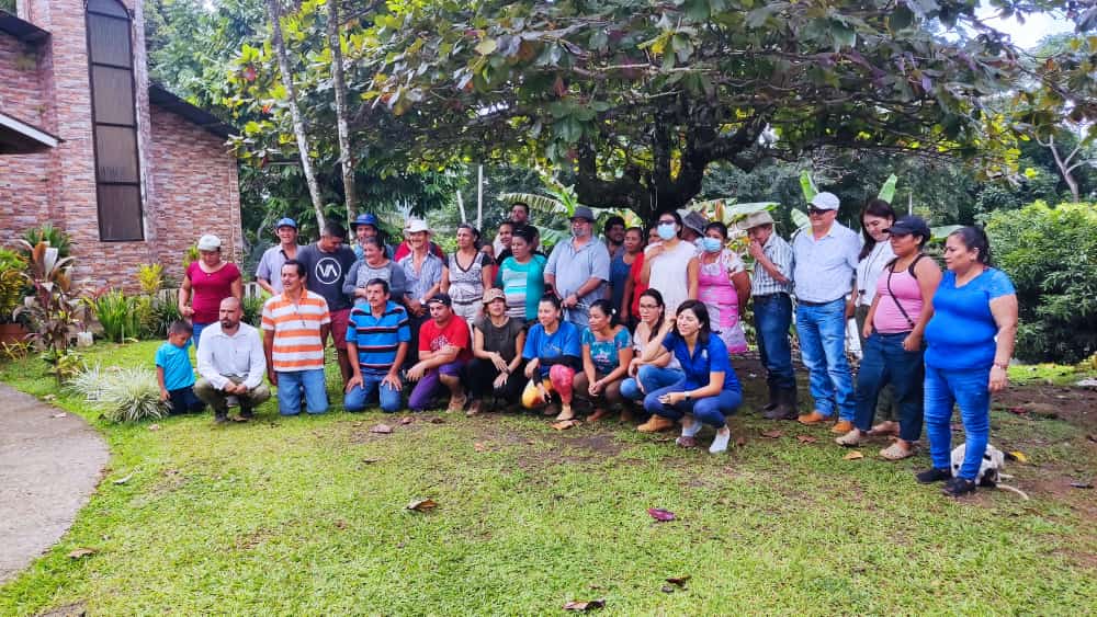 Entrega de Kit y Semillas a Productores y Productoras de Turrubares.